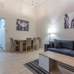 Goldcentral Akacfa-next To Mazel Tov-brilliant Location Budapest